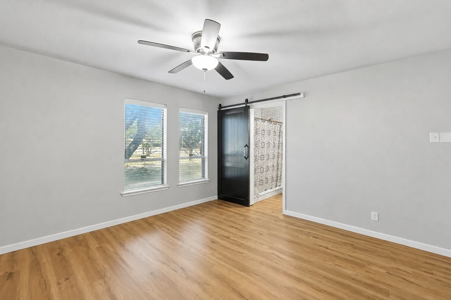Single Family Residence For Sale in Denton County , 1002 Kingston Drive, Lewisville, Texas 75067, 3 Bedroom, 2 Bathroom, 2 Garage spaces, 1,394 Sqft, built in 1980, mls#21330012, Real Estate Agent in Lewisville, Homes For Sale in Denton county, Homes For Sale in Lewisville, Realtor in Lewisville Texas, Real Estate Brokerage Independent Realty Texas, Luminita Cordes Realtor