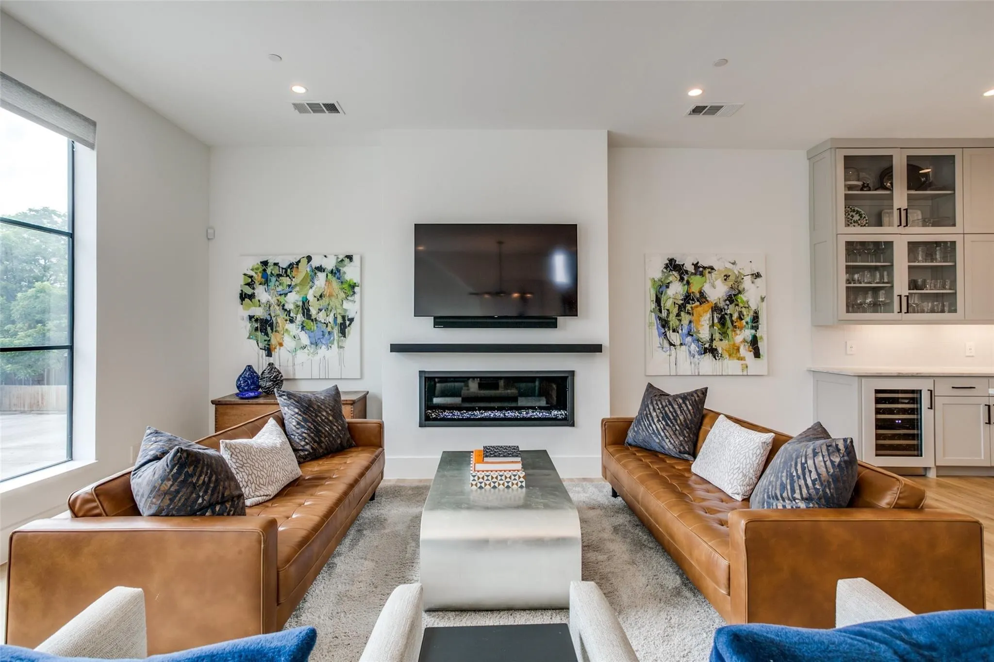 Condominium For Rent in Dallas County , 2719 Reagan Street 101, Dallas, Texas 75219, 2 Bedroom, 3 Bathroom, 2 Garage spaces, 2,238 Sqft, built in 2018, mls#21325623, Real Estate Agent in Dallas, Homes For Rent in Dallas county, Homes For Rent in Dallas, Realtor in Dallas Texas, Real Estate Brokerage Independent Realty Texas, Luminita Cordes Realtor