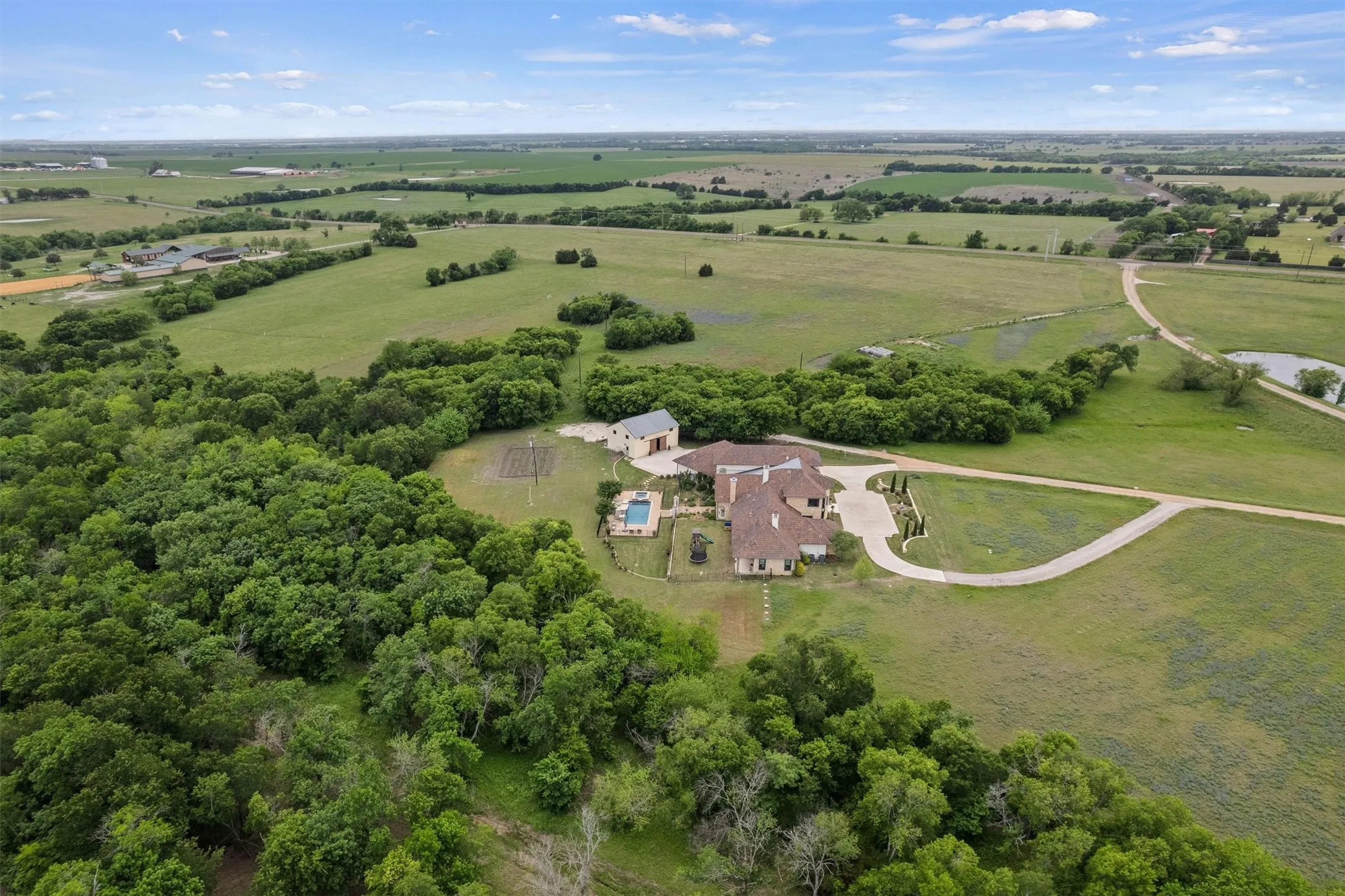 With over 18 acres, Villa Delle Farfalle provides and executive level estate with privacy, yet only a few minutes from the city of Waxahachie.
