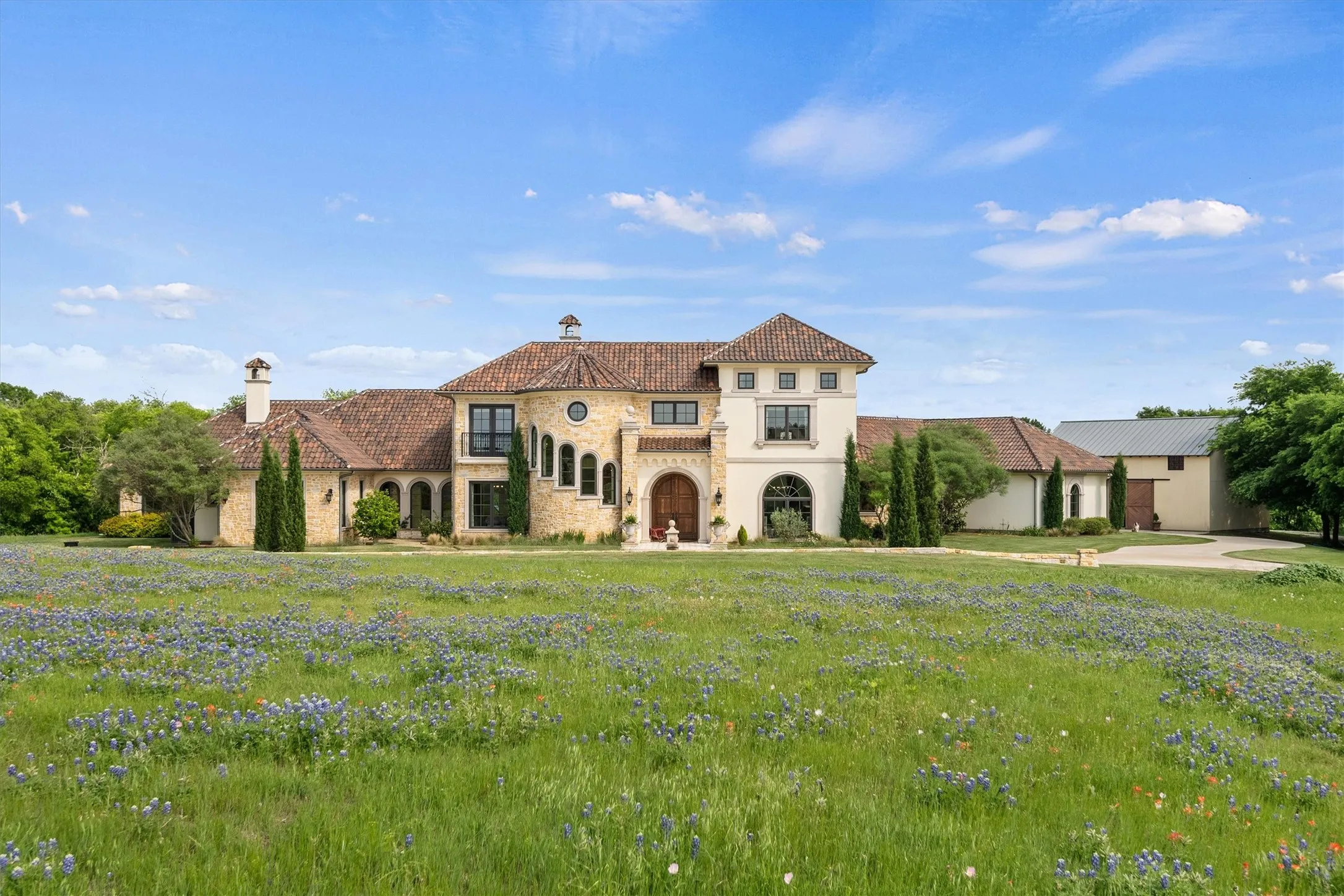 Single Family Residence For Sale in Ellis County , 4101 Howard Road, Waxahachie, Texas 75165, 4 Bedroom, 6 Bathroom, 7 Garage spaces, 6,010 Sqft, built in 2018, mls#21320679, Real Estate Agent in Waxahachie, Homes For Sale in Ellis county, Homes For Sale in Waxahachie, Realtor in Waxahachie Texas, Real Estate Brokerage Independent Realty Texas, Luminita Cordes Realtor