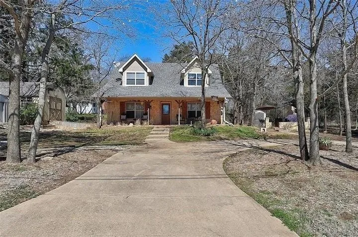 Single Family Residence For Sale in Grayson County , 233 Castle Drive, Pottsboro, Texas 75076, 2 Bedroom, 2 Bathroom, Garage spaces, 1,528 Sqft, built in 2008, mls#21330111, Real Estate Agent in Pottsboro, Homes For Sale in Grayson county, Homes For Sale in Pottsboro, Realtor in Pottsboro Texas, Real Estate Brokerage Independent Realty Texas, Luminita Cordes Realtor