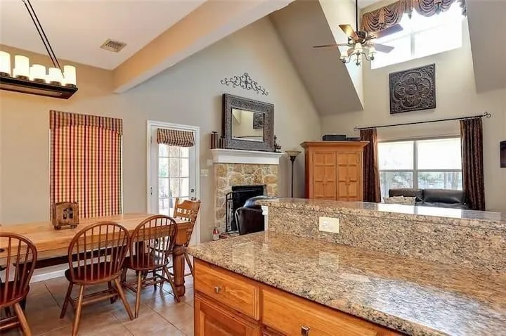 Single Family Residence For Sale in Grayson County , 233 Castle Drive, Pottsboro, Texas 75076, 2 Bedroom, 2 Bathroom, Garage spaces, 1,528 Sqft, built in 2008, mls#21330111, Real Estate Agent in Pottsboro, Homes For Sale in Grayson county, Homes For Sale in Pottsboro, Realtor in Pottsboro Texas, Real Estate Brokerage Independent Realty Texas, Luminita Cordes Realtor