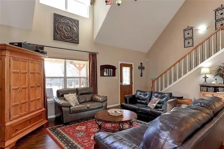 Single Family Residence For Sale in Grayson County , 233 Castle Drive, Pottsboro, Texas 75076, 2 Bedroom, 2 Bathroom, Garage spaces, 1,528 Sqft, built in 2008, mls#21330111, Real Estate Agent in Pottsboro, Homes For Sale in Grayson county, Homes For Sale in Pottsboro, Realtor in Pottsboro Texas, Real Estate Brokerage Independent Realty Texas, Luminita Cordes Realtor