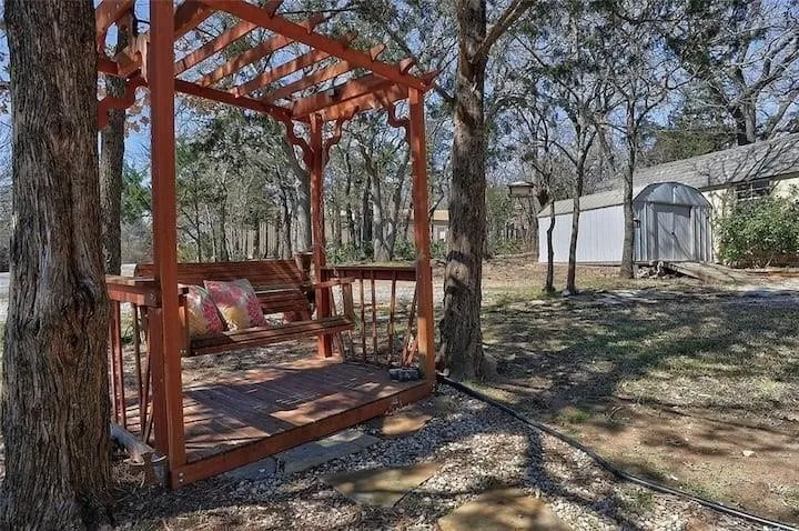 Single Family Residence For Sale in Grayson County , 233 Castle Drive, Pottsboro, Texas 75076, 2 Bedroom, 2 Bathroom, Garage spaces, 1,528 Sqft, built in 2008, mls#21330111, Real Estate Agent in Pottsboro, Homes For Sale in Grayson county, Homes For Sale in Pottsboro, Realtor in Pottsboro Texas, Real Estate Brokerage Independent Realty Texas, Luminita Cordes Realtor