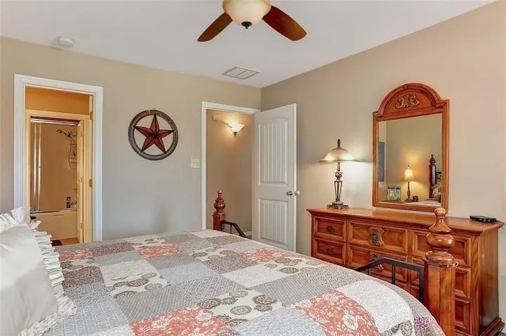Single Family Residence For Sale in Grayson County , 233 Castle Drive, Pottsboro, Texas 75076, 2 Bedroom, 2 Bathroom, Garage spaces, 1,528 Sqft, built in 2008, mls#21330111, Real Estate Agent in Pottsboro, Homes For Sale in Grayson county, Homes For Sale in Pottsboro, Realtor in Pottsboro Texas, Real Estate Brokerage Independent Realty Texas, Luminita Cordes Realtor