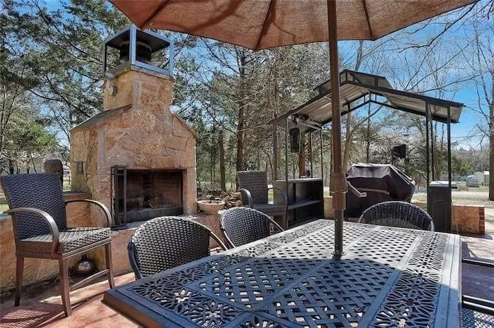 Single Family Residence For Sale in Grayson County , 233 Castle Drive, Pottsboro, Texas 75076, 2 Bedroom, 2 Bathroom, Garage spaces, 1,528 Sqft, built in 2008, mls#21330111, Real Estate Agent in Pottsboro, Homes For Sale in Grayson county, Homes For Sale in Pottsboro, Realtor in Pottsboro Texas, Real Estate Brokerage Independent Realty Texas, Luminita Cordes Realtor