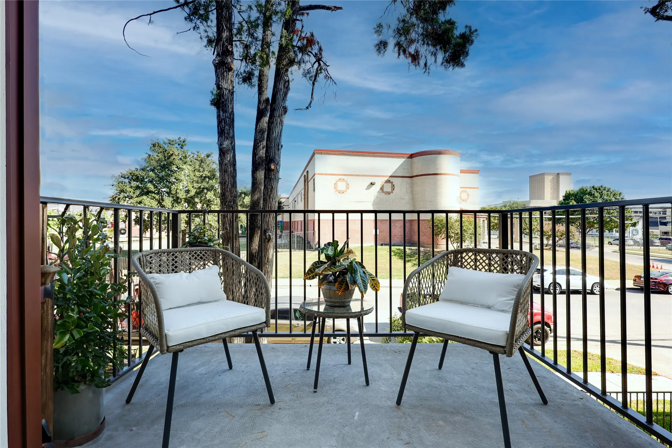 Condominium For Rent in Dallas County , 1902 N Carroll Avenue 401, Dallas, Texas 75204, 2 Bedroom, 3 Bathroom, 2 Garage spaces, 1,620 Sqft, built in 2024, mls#21330116, Real Estate Agent in Dallas, Homes For Rent in Dallas county, Homes For Rent in Dallas, Realtor in Dallas Texas, Real Estate Brokerage Independent Realty Texas, Luminita Cordes Realtor