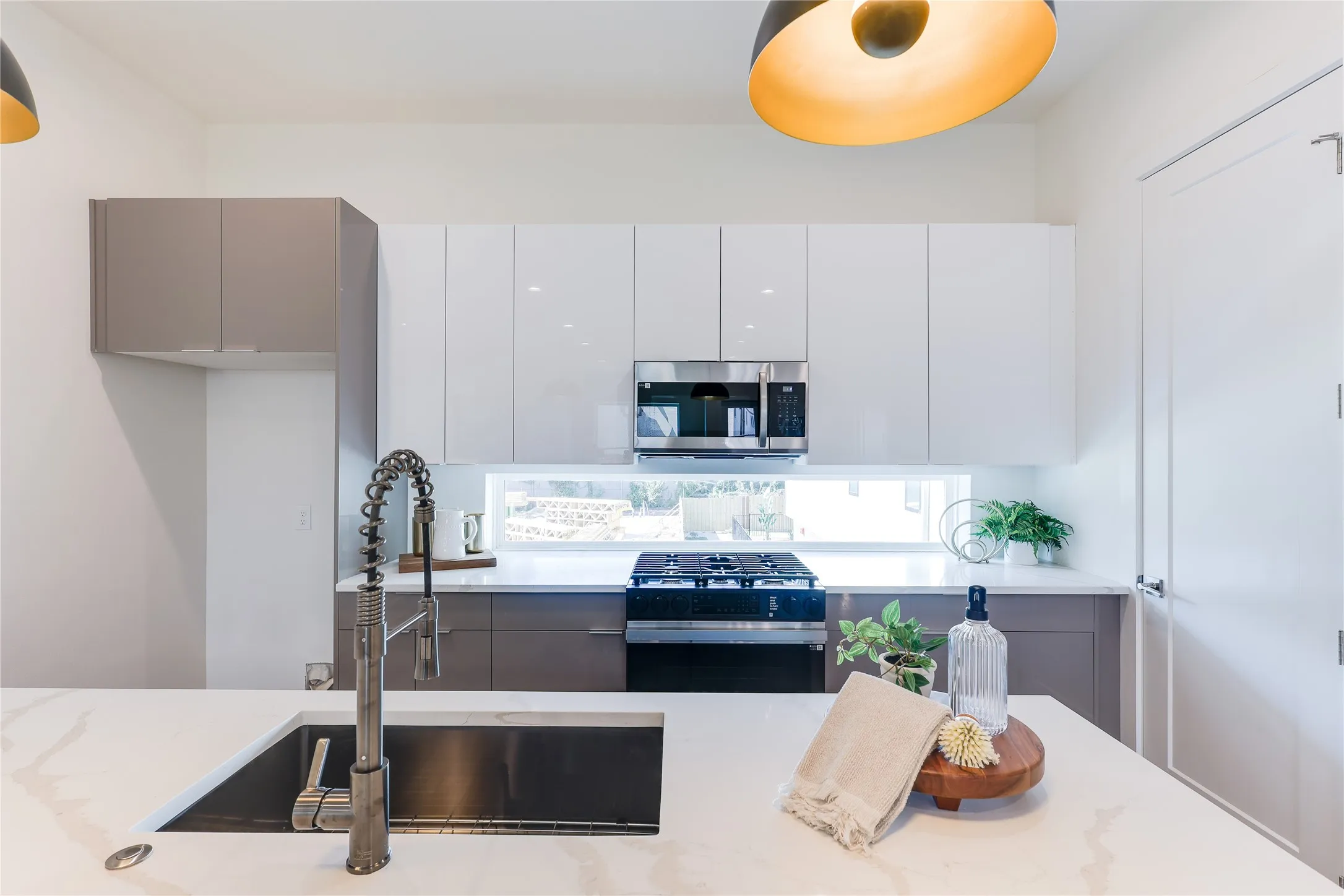 Condominium For Rent in Dallas County , 1902 N Carroll Avenue 401, Dallas, Texas 75204, 2 Bedroom, 3 Bathroom, 2 Garage spaces, 1,620 Sqft, built in 2024, mls#21330116, Real Estate Agent in Dallas, Homes For Rent in Dallas county, Homes For Rent in Dallas, Realtor in Dallas Texas, Real Estate Brokerage Independent Realty Texas, Luminita Cordes Realtor