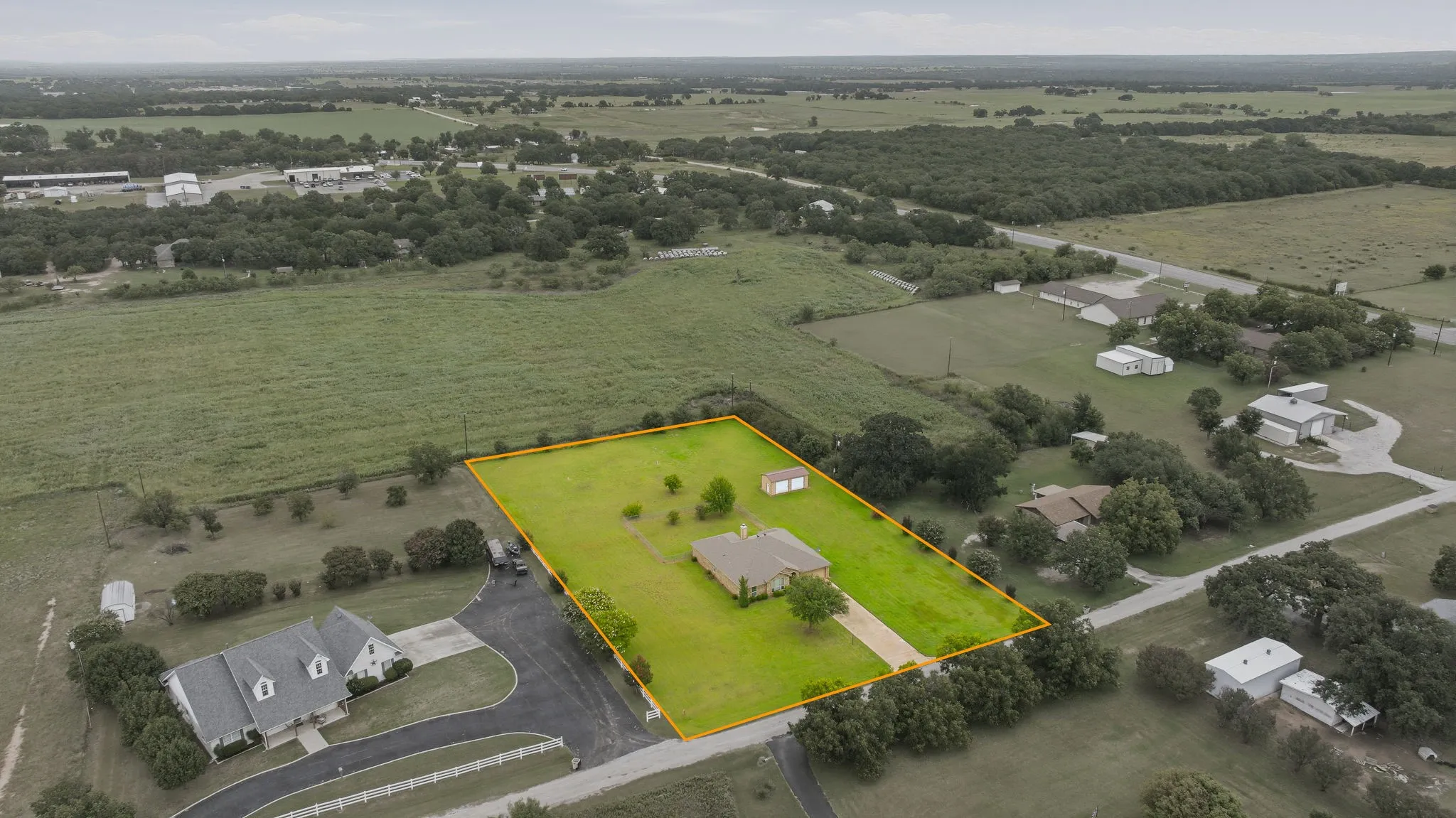 Single Family Residence For Sale in Comanche County , 172 County Road 449, De Leon, Texas 76444, 4 Bedroom, 2 Bathroom, 2 Garage spaces, 2,174 Sqft, built in 2012, mls#21321787, Real Estate Agent in De Leon, Homes For Sale in Comanche county, Homes For Sale in De Leon, Realtor in De Leon Texas, Real Estate Brokerage Independent Realty Texas, Luminita Cordes Realtor
