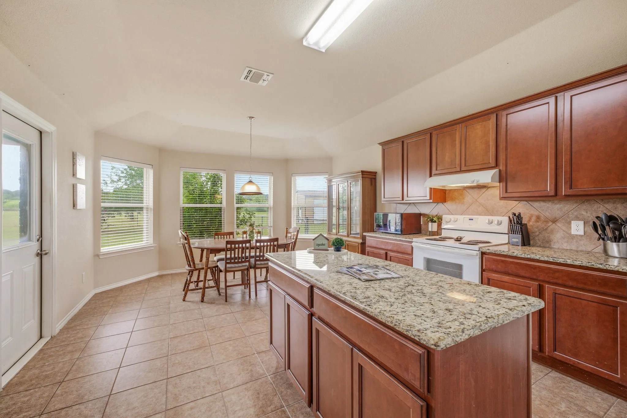 Single Family Residence For Sale in Comanche County , 172 County Road 449, De Leon, Texas 76444, 4 Bedroom, 2 Bathroom, 2 Garage spaces, 2,174 Sqft, built in 2012, mls#21321787, Real Estate Agent in De Leon, Homes For Sale in Comanche county, Homes For Sale in De Leon, Realtor in De Leon Texas, Real Estate Brokerage Independent Realty Texas, Luminita Cordes Realtor