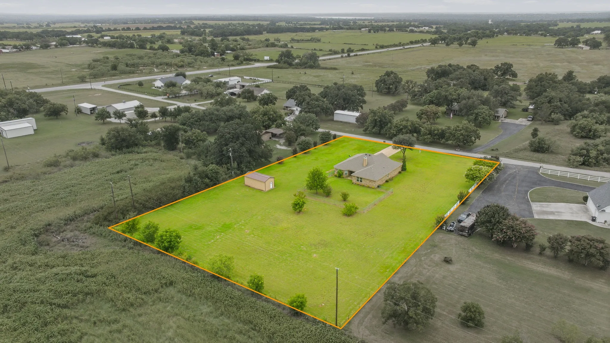 Single Family Residence For Sale in Comanche County , 172 County Road 449, De Leon, Texas 76444, 4 Bedroom, 2 Bathroom, 2 Garage spaces, 2,174 Sqft, built in 2012, mls#21321787, Real Estate Agent in De Leon, Homes For Sale in Comanche county, Homes For Sale in De Leon, Realtor in De Leon Texas, Real Estate Brokerage Independent Realty Texas, Luminita Cordes Realtor