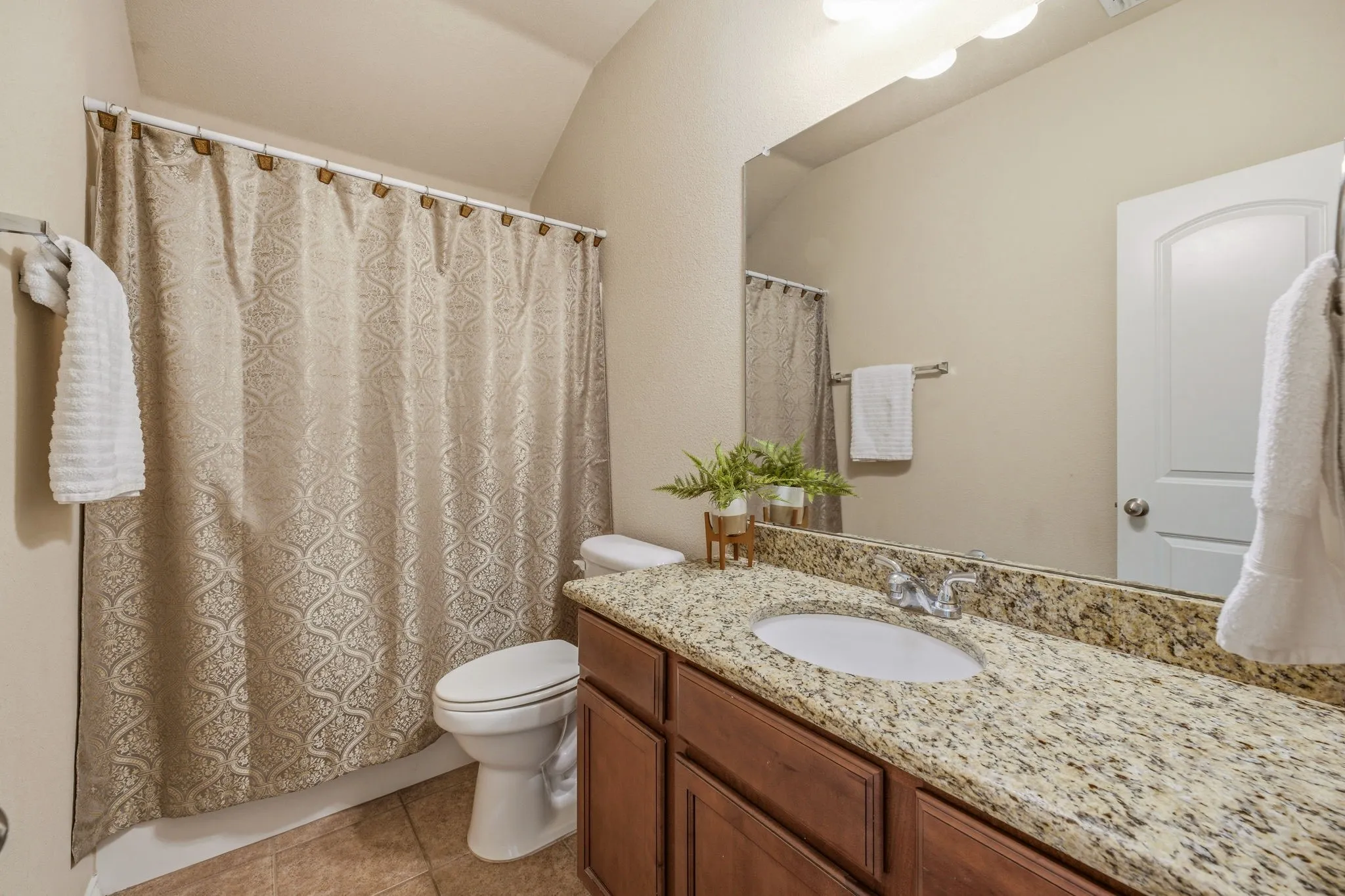 Single Family Residence For Sale in Comanche County , 172 County Road 449, De Leon, Texas 76444, 4 Bedroom, 2 Bathroom, 2 Garage spaces, 2,174 Sqft, built in 2012, mls#21321787, Real Estate Agent in De Leon, Homes For Sale in Comanche county, Homes For Sale in De Leon, Realtor in De Leon Texas, Real Estate Brokerage Independent Realty Texas, Luminita Cordes Realtor