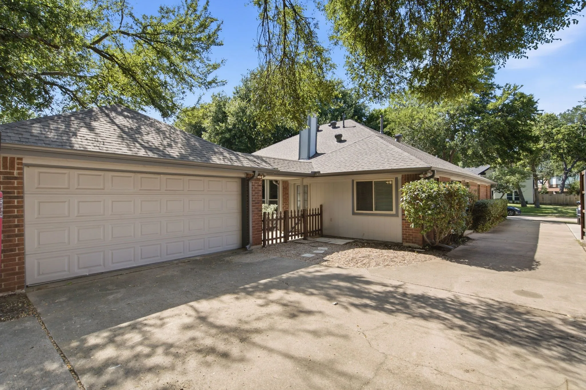 Single Family Residence For Sale in Denton County , 2424 Cornell Drive, Flower Mound, Texas 75022, 4 Bedroom, 2 Bathroom, 2 Garage spaces, 2,234 Sqft, built in 1987, mls#21329517, Real Estate Agent in Flower Mound, Homes For Sale in Denton county, Homes For Sale in Flower Mound, Realtor in Flower Mound Texas, Real Estate Brokerage Independent Realty Texas, Luminita Cordes Realtor