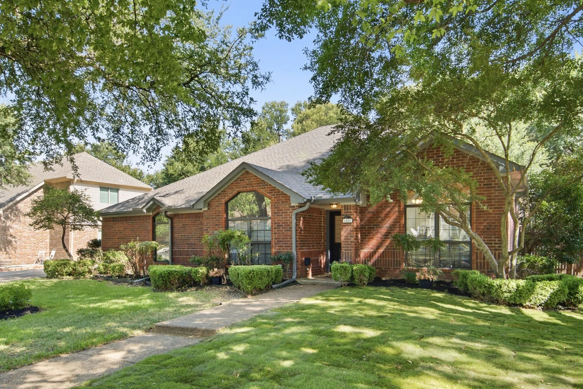 Single Family Residence For Sale in Denton County , 2424 Cornell Drive, Flower Mound, Texas 75022, 4 Bedroom, 2 Bathroom, 2 Garage spaces, 2,234 Sqft, built in 1987, mls#21329517, Real Estate Agent in Flower Mound, Homes For Sale in Denton county, Homes For Sale in Flower Mound, Realtor in Flower Mound Texas, Real Estate Brokerage Independent Realty Texas, Luminita Cordes Realtor