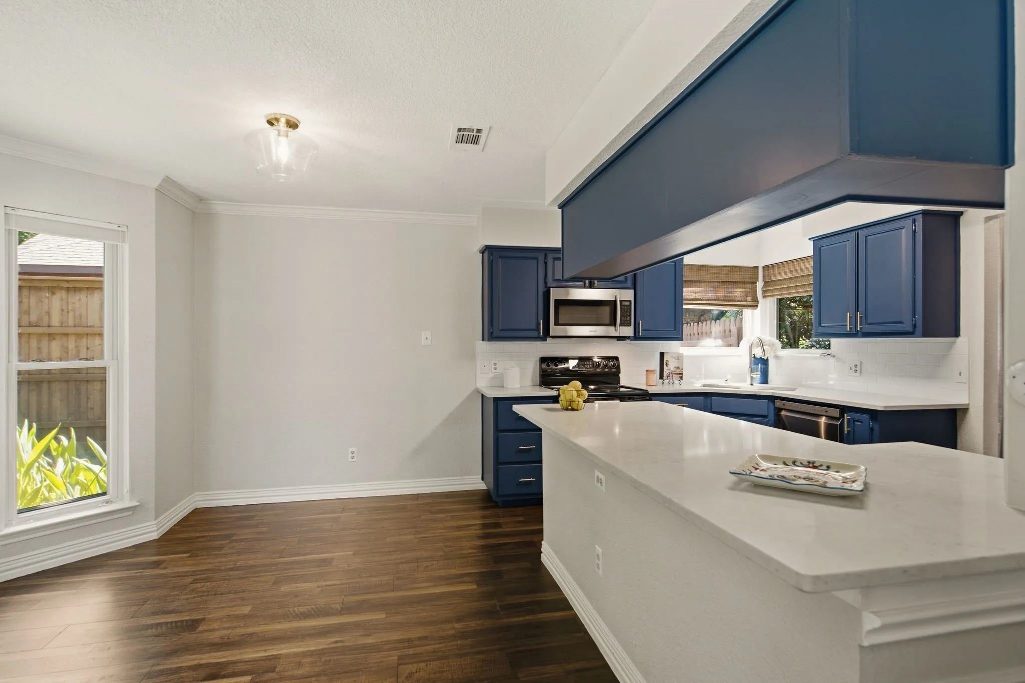 Single Family Residence For Sale in Denton County , 2424 Cornell Drive, Flower Mound, Texas 75022, 4 Bedroom, 2 Bathroom, 2 Garage spaces, 2,234 Sqft, built in 1987, mls#21329517, Real Estate Agent in Flower Mound, Homes For Sale in Denton county, Homes For Sale in Flower Mound, Realtor in Flower Mound Texas, Real Estate Brokerage Independent Realty Texas, Luminita Cordes Realtor