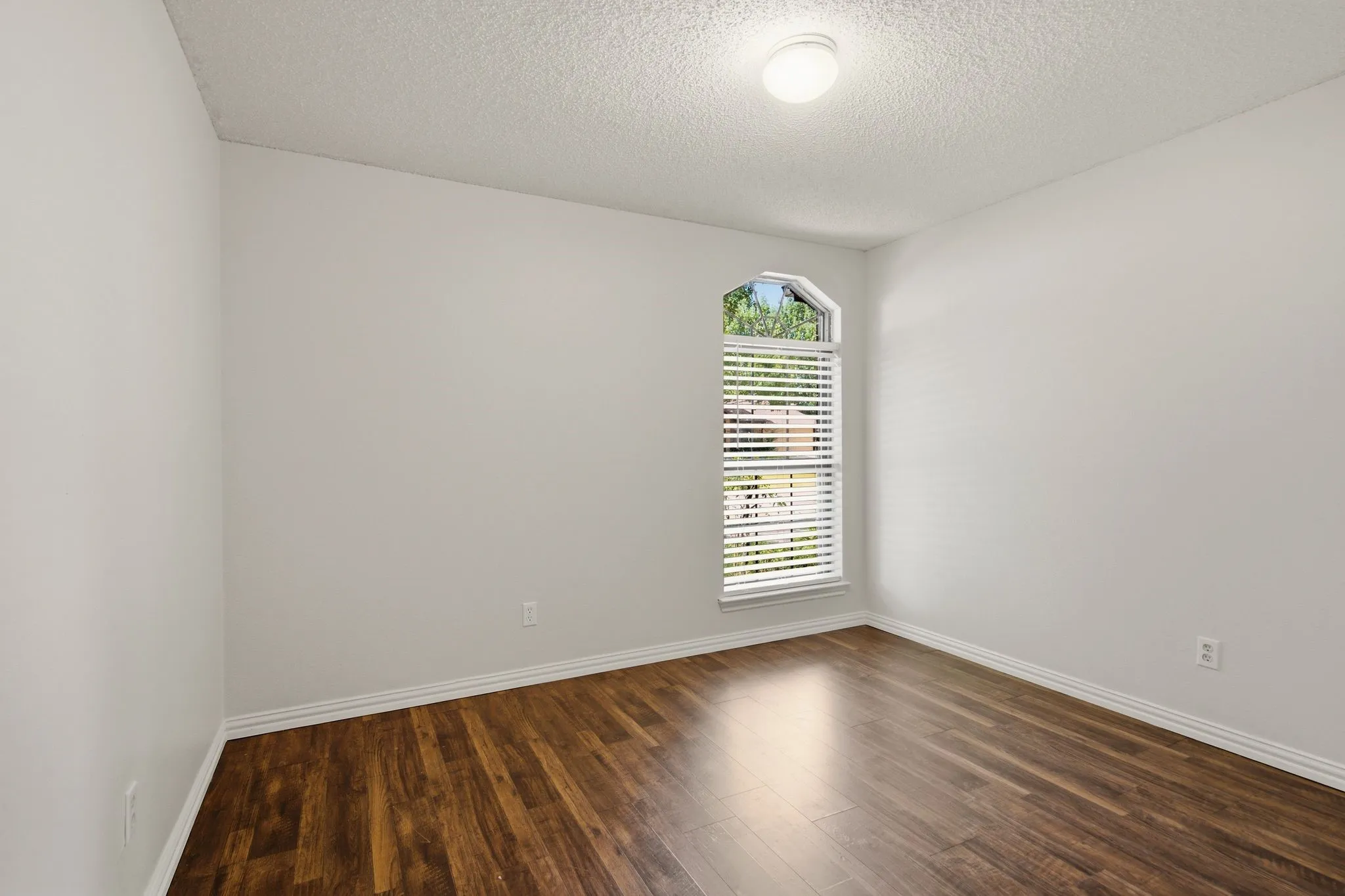 Single Family Residence For Sale in Denton County , 2424 Cornell Drive, Flower Mound, Texas 75022, 4 Bedroom, 2 Bathroom, 2 Garage spaces, 2,234 Sqft, built in 1987, mls#21329517, Real Estate Agent in Flower Mound, Homes For Sale in Denton county, Homes For Sale in Flower Mound, Realtor in Flower Mound Texas, Real Estate Brokerage Independent Realty Texas, Luminita Cordes Realtor