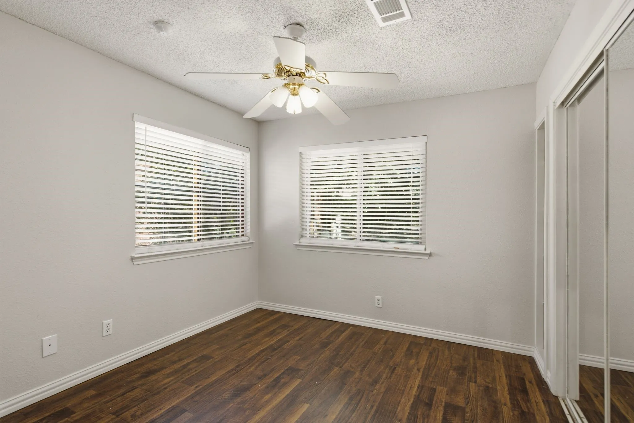 Single Family Residence For Sale in Denton County , 2424 Cornell Drive, Flower Mound, Texas 75022, 4 Bedroom, 2 Bathroom, 2 Garage spaces, 2,234 Sqft, built in 1987, mls#21329517, Real Estate Agent in Flower Mound, Homes For Sale in Denton county, Homes For Sale in Flower Mound, Realtor in Flower Mound Texas, Real Estate Brokerage Independent Realty Texas, Luminita Cordes Realtor