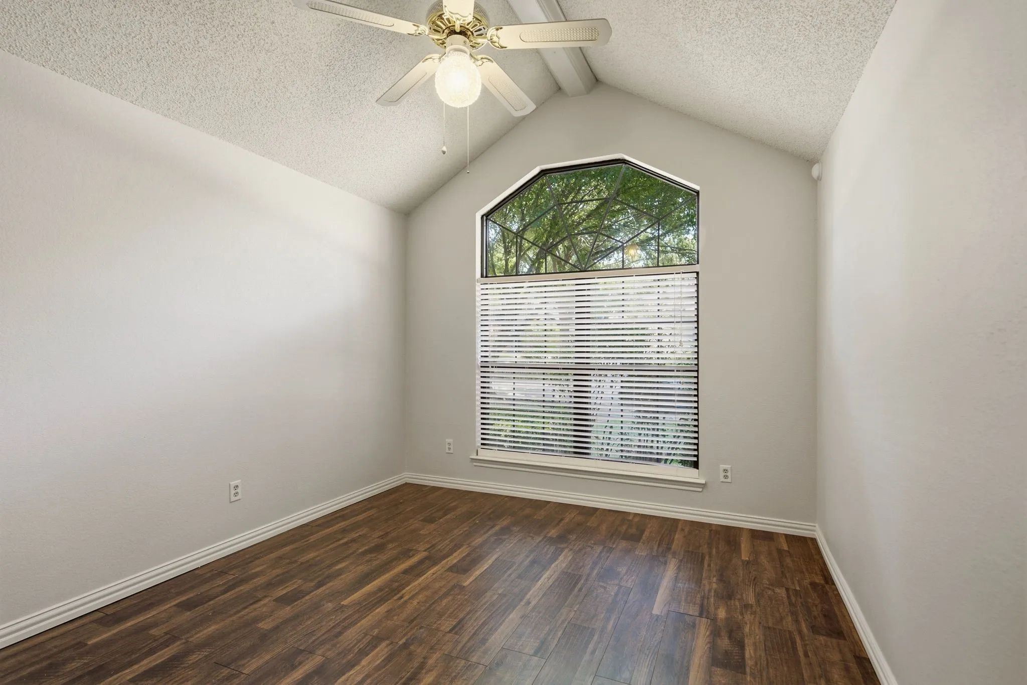 Single Family Residence For Sale in Denton County , 2424 Cornell Drive, Flower Mound, Texas 75022, 4 Bedroom, 2 Bathroom, 2 Garage spaces, 2,234 Sqft, built in 1987, mls#21329517, Real Estate Agent in Flower Mound, Homes For Sale in Denton county, Homes For Sale in Flower Mound, Realtor in Flower Mound Texas, Real Estate Brokerage Independent Realty Texas, Luminita Cordes Realtor