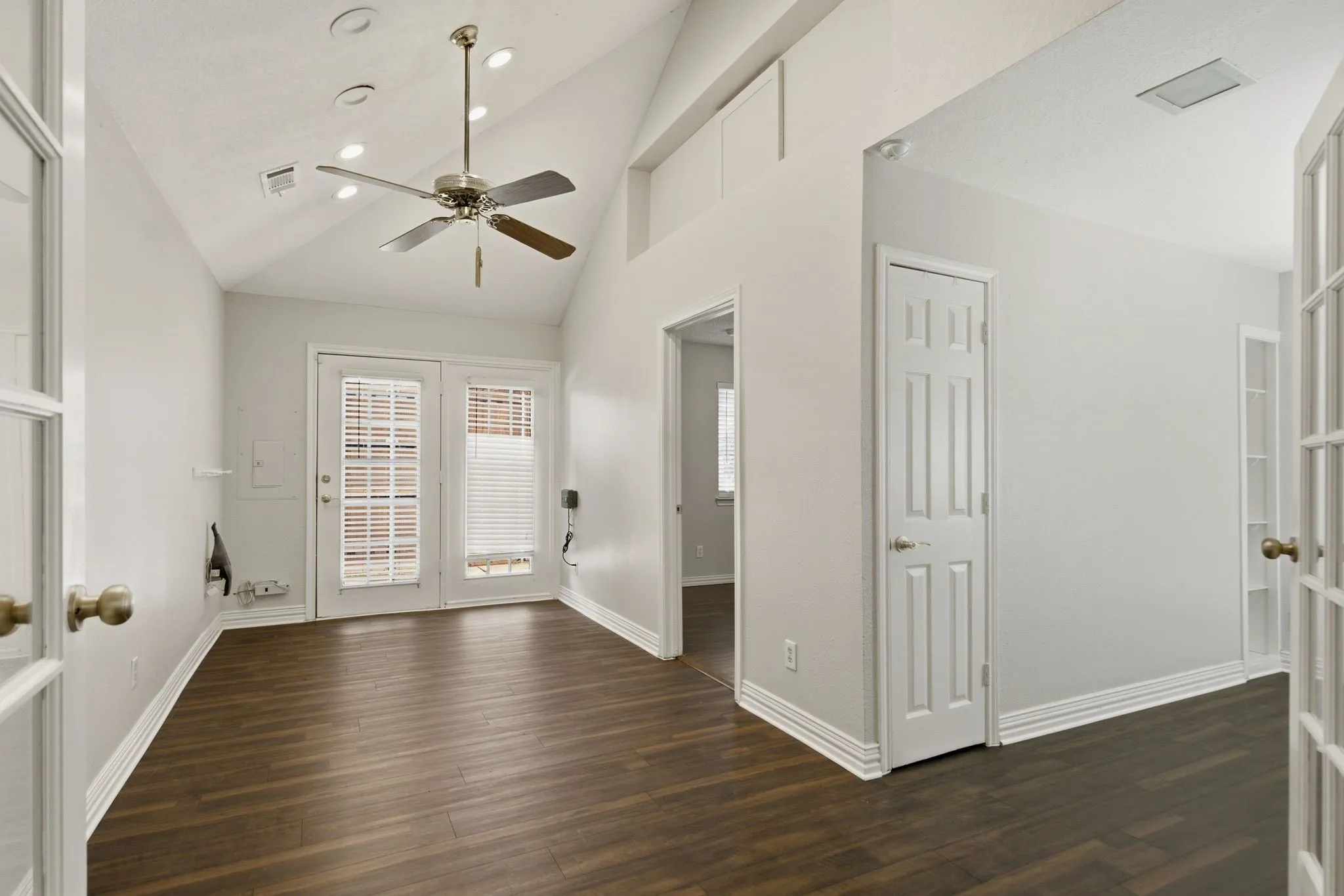 Single Family Residence For Sale in Denton County , 2424 Cornell Drive, Flower Mound, Texas 75022, 4 Bedroom, 2 Bathroom, 2 Garage spaces, 2,234 Sqft, built in 1987, mls#21329517, Real Estate Agent in Flower Mound, Homes For Sale in Denton county, Homes For Sale in Flower Mound, Realtor in Flower Mound Texas, Real Estate Brokerage Independent Realty Texas, Luminita Cordes Realtor