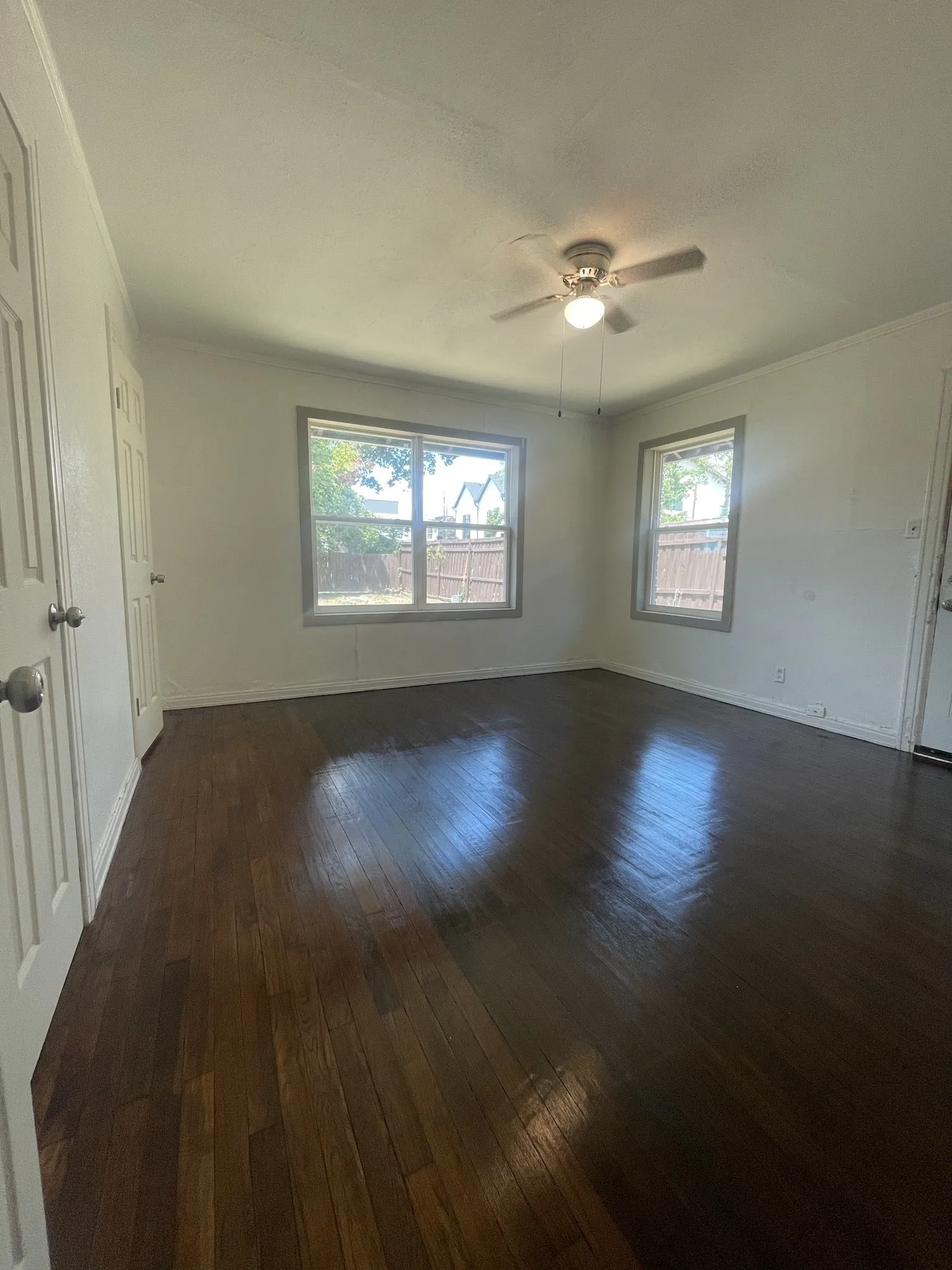 Single Family Residence For Rent in Dallas County , 3819 Roseland Avenue, Dallas, Texas 75204, 2 Bedroom, 2 Bathroom, Garage spaces, 1,204 Sqft, built in 1936, mls#21330121, Real Estate Agent in Dallas, Homes For Rent in Dallas county, Homes For Rent in Dallas, Realtor in Dallas Texas, Real Estate Brokerage Independent Realty Texas, Luminita Cordes Realtor