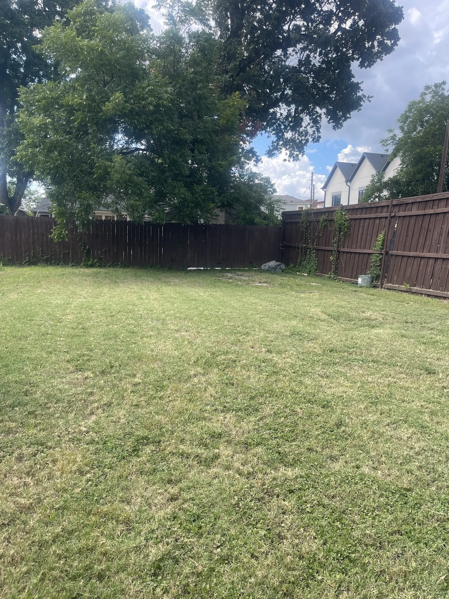 Single Family Residence For Rent in Dallas County , 3819 Roseland Avenue, Dallas, Texas 75204, 2 Bedroom, 2 Bathroom, Garage spaces, 1,204 Sqft, built in 1936, mls#21330121, Real Estate Agent in Dallas, Homes For Rent in Dallas county, Homes For Rent in Dallas, Realtor in Dallas Texas, Real Estate Brokerage Independent Realty Texas, Luminita Cordes Realtor