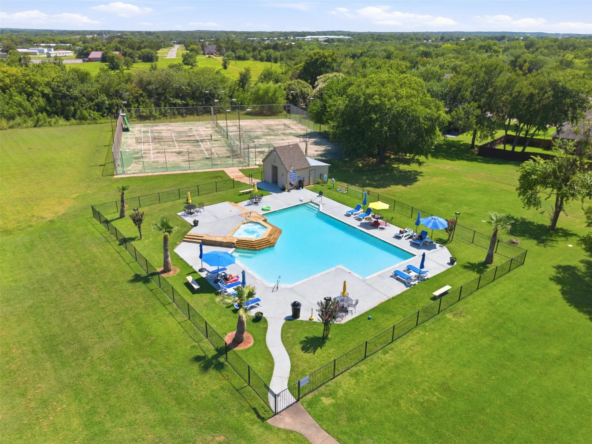Condominium For Sale in Grayson County , 107 Summer Place Circle, Pottsboro, Texas 75076, 2 Bedroom, 3 Bathroom, 1 Garage spaces, 1,211 Sqft, built in 1984, mls#21329768, Real Estate Agent in Pottsboro, Homes For Sale in Grayson county, Homes For Sale in Pottsboro, Realtor in Pottsboro Texas, Real Estate Brokerage Independent Realty Texas, Luminita Cordes Realtor