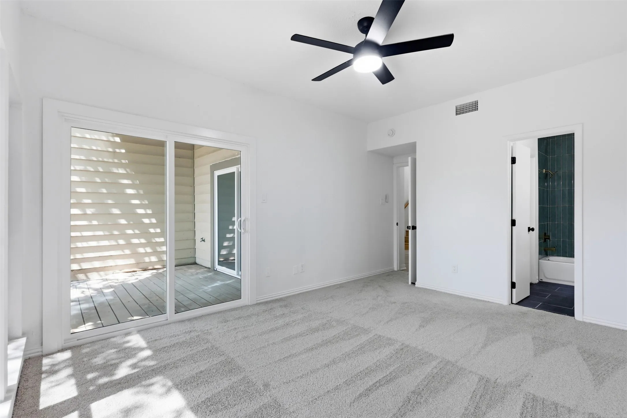 Condominium For Sale in Grayson County , 107 Summer Place Circle, Pottsboro, Texas 75076, 2 Bedroom, 3 Bathroom, 1 Garage spaces, 1,211 Sqft, built in 1984, mls#21329768, Real Estate Agent in Pottsboro, Homes For Sale in Grayson county, Homes For Sale in Pottsboro, Realtor in Pottsboro Texas, Real Estate Brokerage Independent Realty Texas, Luminita Cordes Realtor