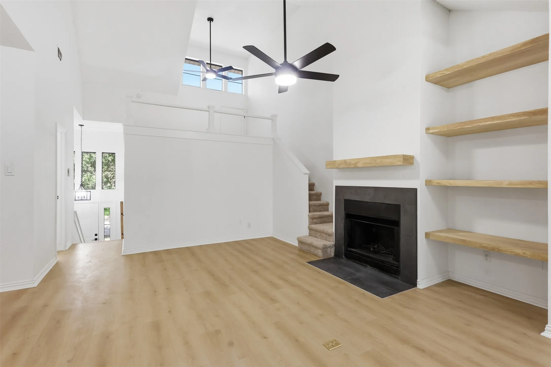 Condominium For Sale in Grayson County , 107 Summer Place Circle, Pottsboro, Texas 75076, 2 Bedroom, 3 Bathroom, 1 Garage spaces, 1,211 Sqft, built in 1984, mls#21329768, Real Estate Agent in Pottsboro, Homes For Sale in Grayson county, Homes For Sale in Pottsboro, Realtor in Pottsboro Texas, Real Estate Brokerage Independent Realty Texas, Luminita Cordes Realtor