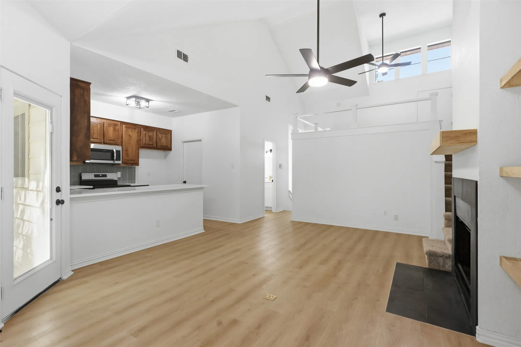 Condominium For Sale in Grayson County , 107 Summer Place Circle, Pottsboro, Texas 75076, 2 Bedroom, 3 Bathroom, 1 Garage spaces, 1,211 Sqft, built in 1984, mls#21329768, Real Estate Agent in Pottsboro, Homes For Sale in Grayson county, Homes For Sale in Pottsboro, Realtor in Pottsboro Texas, Real Estate Brokerage Independent Realty Texas, Luminita Cordes Realtor