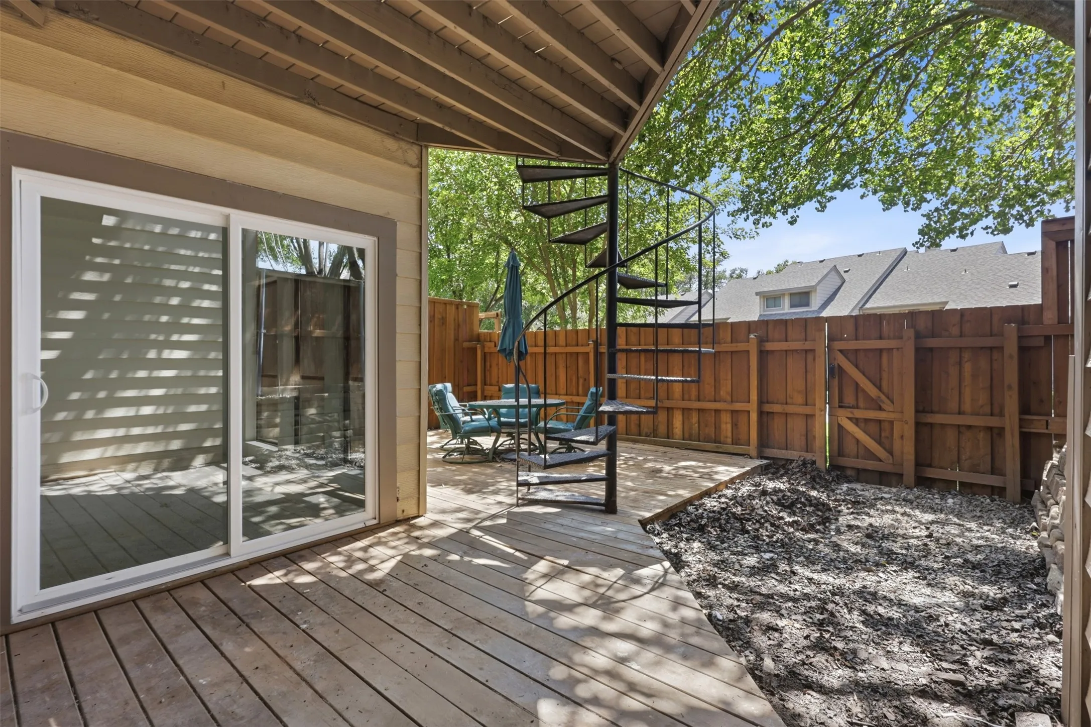 Condominium For Sale in Grayson County , 107 Summer Place Circle, Pottsboro, Texas 75076, 2 Bedroom, 3 Bathroom, 1 Garage spaces, 1,211 Sqft, built in 1984, mls#21329768, Real Estate Agent in Pottsboro, Homes For Sale in Grayson county, Homes For Sale in Pottsboro, Realtor in Pottsboro Texas, Real Estate Brokerage Independent Realty Texas, Luminita Cordes Realtor