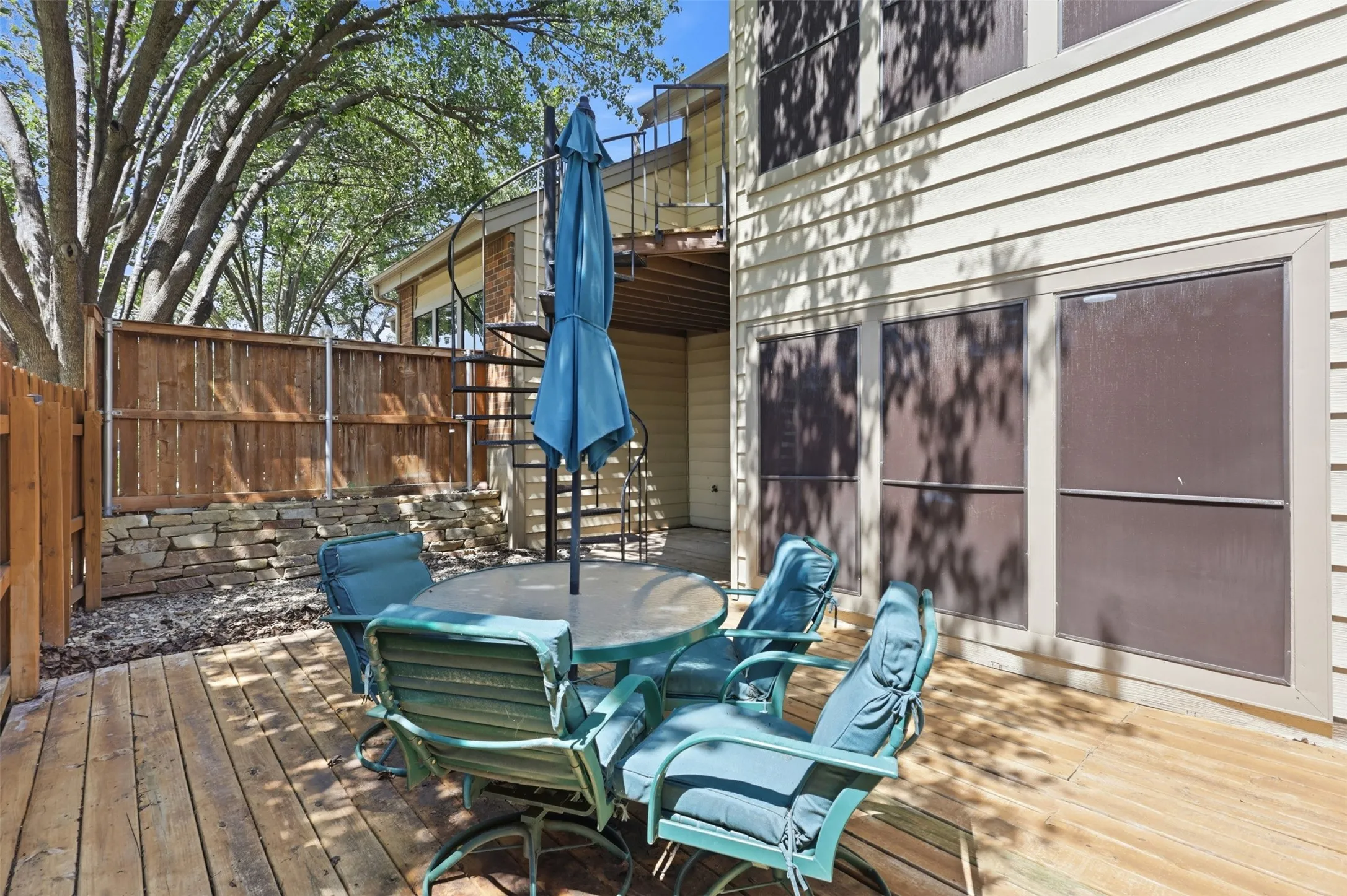 Condominium For Sale in Grayson County , 107 Summer Place Circle, Pottsboro, Texas 75076, 2 Bedroom, 3 Bathroom, 1 Garage spaces, 1,211 Sqft, built in 1984, mls#21329768, Real Estate Agent in Pottsboro, Homes For Sale in Grayson county, Homes For Sale in Pottsboro, Realtor in Pottsboro Texas, Real Estate Brokerage Independent Realty Texas, Luminita Cordes Realtor