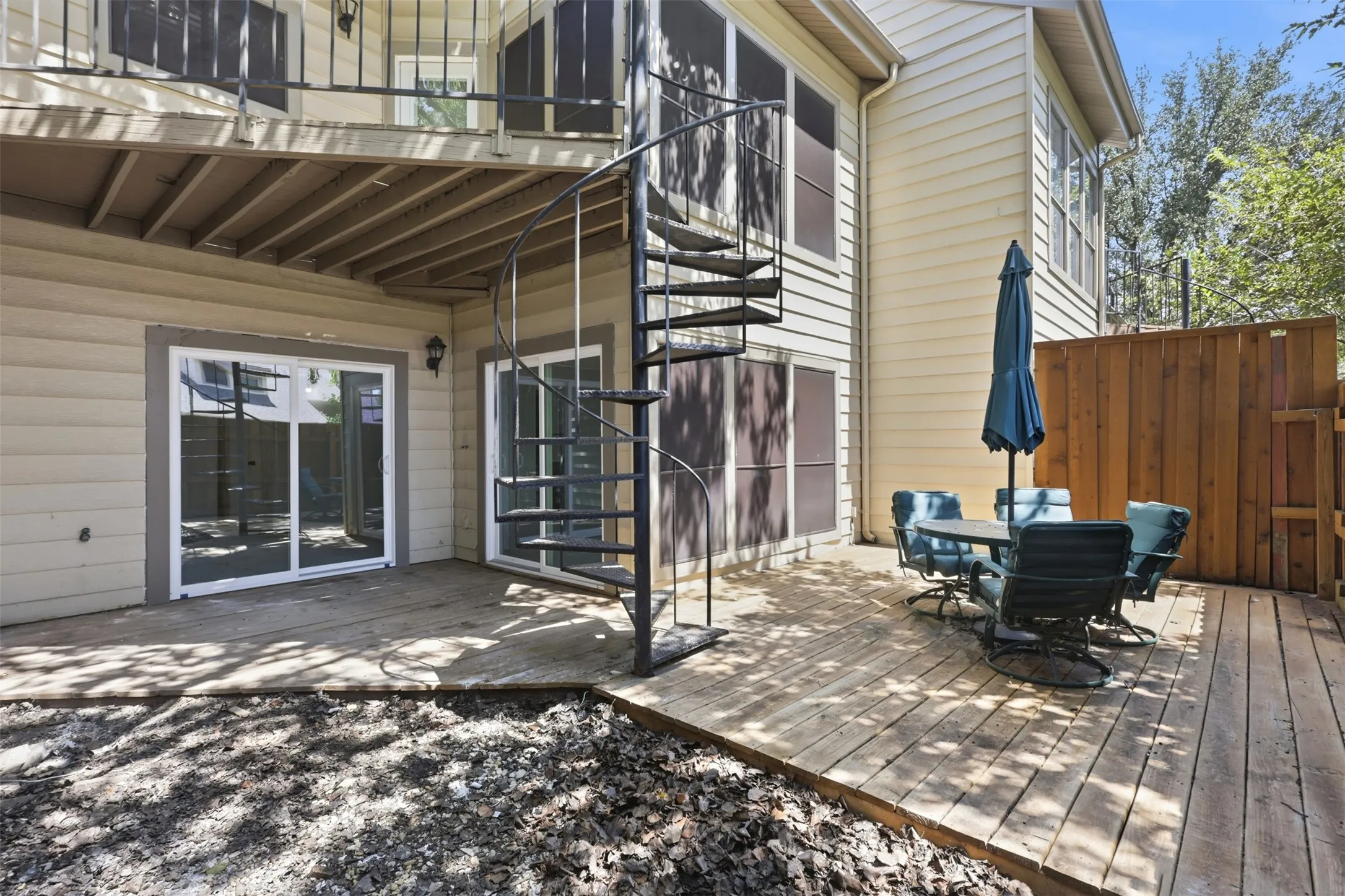 Condominium For Sale in Grayson County , 107 Summer Place Circle, Pottsboro, Texas 75076, 2 Bedroom, 3 Bathroom, 1 Garage spaces, 1,211 Sqft, built in 1984, mls#21329768, Real Estate Agent in Pottsboro, Homes For Sale in Grayson county, Homes For Sale in Pottsboro, Realtor in Pottsboro Texas, Real Estate Brokerage Independent Realty Texas, Luminita Cordes Realtor