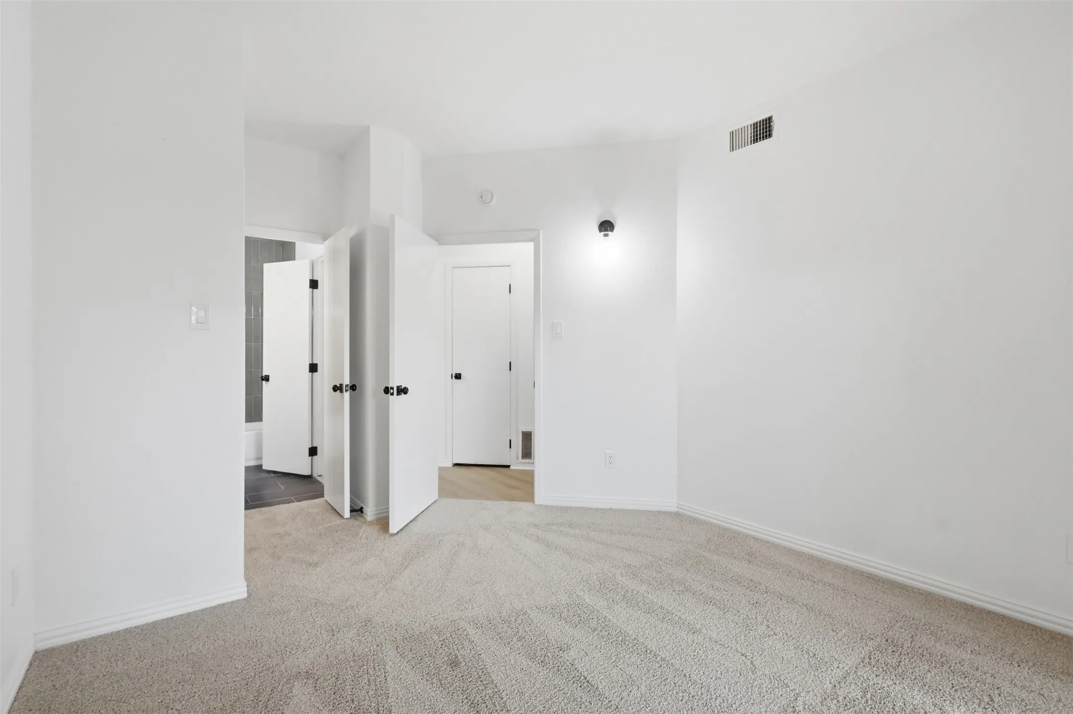 Condominium For Sale in Grayson County , 107 Summer Place Circle, Pottsboro, Texas 75076, 2 Bedroom, 3 Bathroom, 1 Garage spaces, 1,211 Sqft, built in 1984, mls#21329768, Real Estate Agent in Pottsboro, Homes For Sale in Grayson county, Homes For Sale in Pottsboro, Realtor in Pottsboro Texas, Real Estate Brokerage Independent Realty Texas, Luminita Cordes Realtor