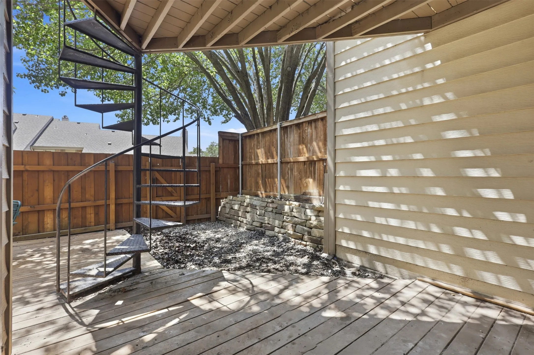 Condominium For Sale in Grayson County , 107 Summer Place Circle, Pottsboro, Texas 75076, 2 Bedroom, 3 Bathroom, 1 Garage spaces, 1,211 Sqft, built in 1984, mls#21329768, Real Estate Agent in Pottsboro, Homes For Sale in Grayson county, Homes For Sale in Pottsboro, Realtor in Pottsboro Texas, Real Estate Brokerage Independent Realty Texas, Luminita Cordes Realtor