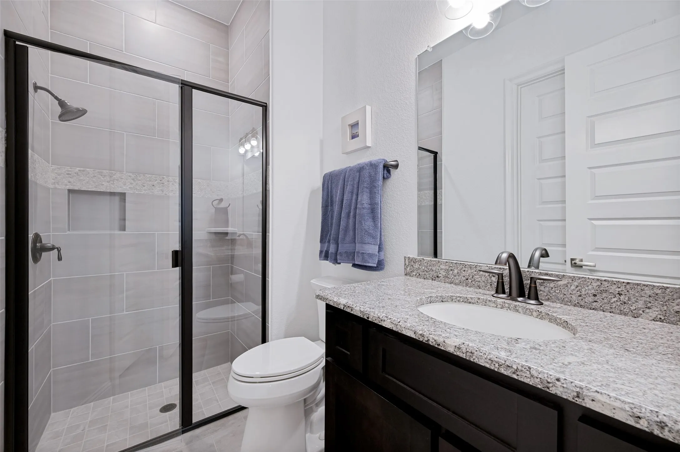 Downstairs Guest Ensuite Bath