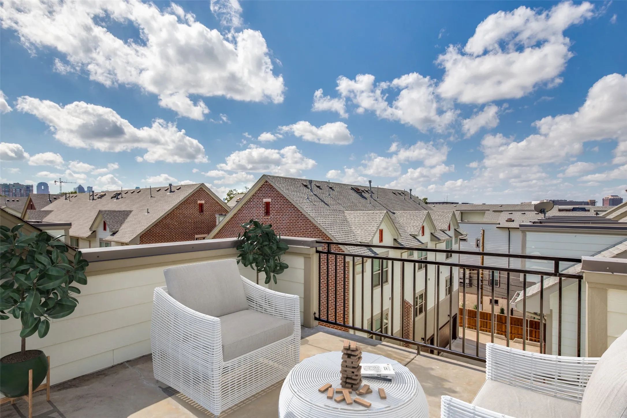 Townhouse For Rent in Dallas County , 4323 Dickason Avenue 13, Dallas, Texas 75219, 2 Bedroom, 3 Bathroom, 2 Garage spaces, 1,379 Sqft, built in 2014, mls#21319782, Real Estate Agent in Dallas, Homes For Rent in Dallas county, Homes For Rent in Dallas, Realtor in Dallas Texas, Real Estate Brokerage Independent Realty Texas, Luminita Cordes Realtor