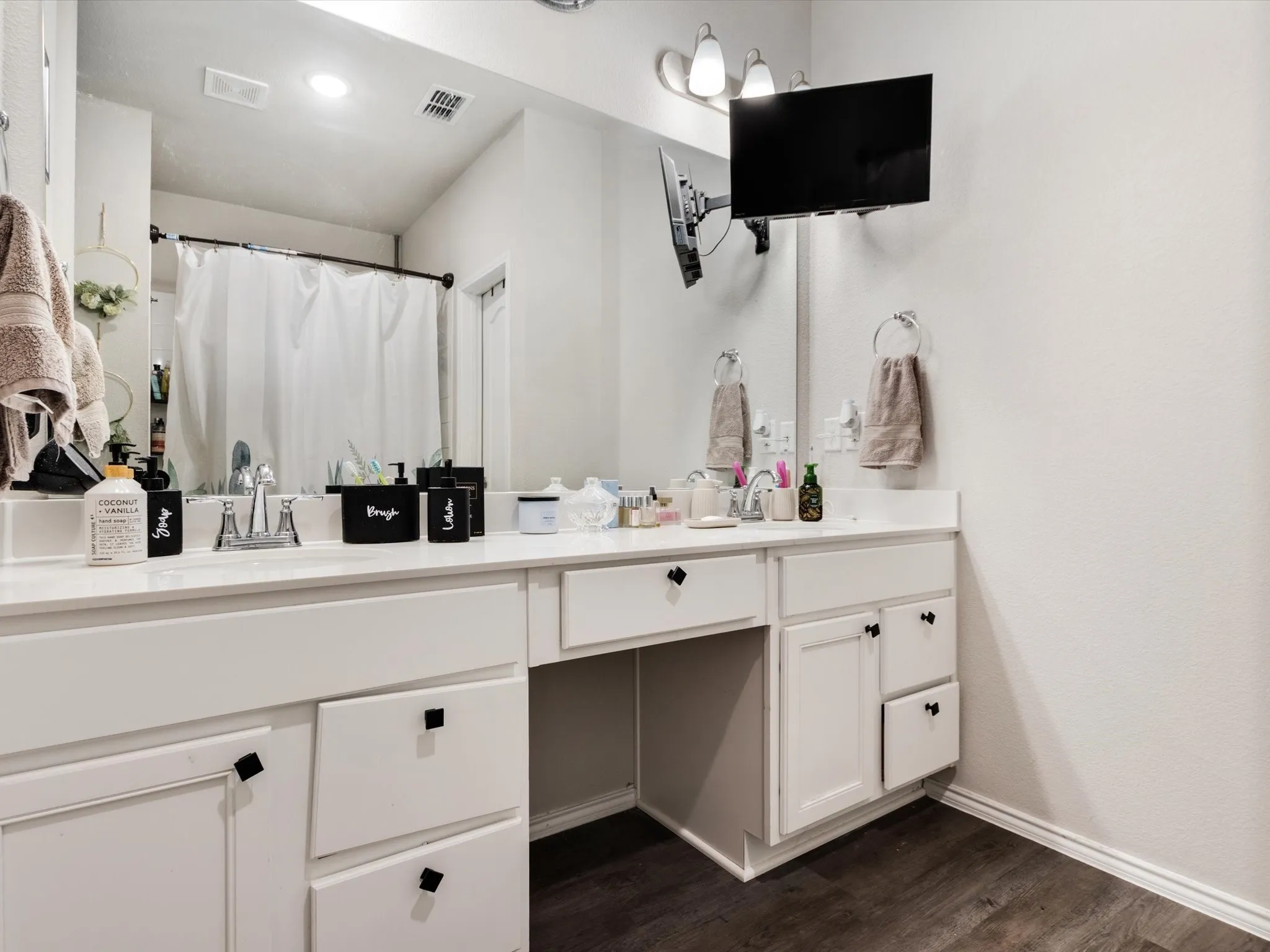 Single Family Residence For Sale in Denton County , 10040 Travis Drive, Providence Village, Texas 76227, 3 Bedroom, 2 Bathroom, 2 Garage spaces, 1,442 Sqft, built in 2020, mls#21315068, Real Estate Agent in Providence Village, Homes For Sale in Denton county, Homes For Sale in Providence Village, Realtor in Providence Village Texas, Real Estate Brokerage Independent Realty Texas, Luminita Cordes Realtor