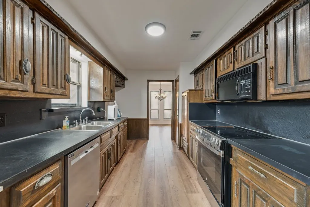 Single Family Residence For Sale in Collin County , 2520 Coleshire Drive, Plano, Texas 75075, 4 Bedroom, 3 Bathroom, 2 Garage spaces, 2,352 Sqft, built in 1972, mls#21330081, Real Estate Agent in Plano, Homes For Sale in Collin county, Homes For Sale in Plano, Realtor in Plano Texas, Real Estate Brokerage Independent Realty Texas, Luminita Cordes Realtor