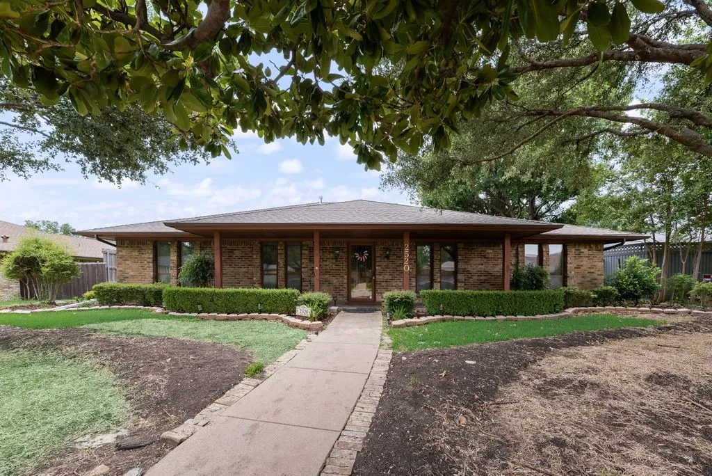 Single Family Residence For Sale in Collin County , 2520 Coleshire Drive, Plano, Texas 75075, 4 Bedroom, 3 Bathroom, 2 Garage spaces, 2,352 Sqft, built in 1972, mls#21330081, Real Estate Agent in Plano, Homes For Sale in Collin county, Homes For Sale in Plano, Realtor in Plano Texas, Real Estate Brokerage Independent Realty Texas, Luminita Cordes Realtor