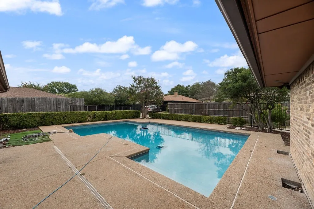Single Family Residence For Sale in Collin County , 2520 Coleshire Drive, Plano, Texas 75075, 4 Bedroom, 3 Bathroom, 2 Garage spaces, 2,352 Sqft, built in 1972, mls#21330081, Real Estate Agent in Plano, Homes For Sale in Collin county, Homes For Sale in Plano, Realtor in Plano Texas, Real Estate Brokerage Independent Realty Texas, Luminita Cordes Realtor
