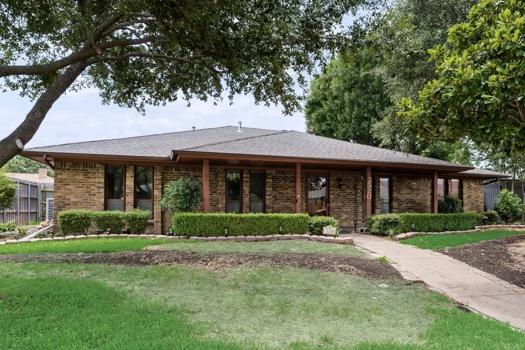 Single Family Residence For Sale in Collin County , 2520 Coleshire Drive, Plano, Texas 75075, 4 Bedroom, 3 Bathroom, 2 Garage spaces, 2,352 Sqft, built in 1972, mls#21330081, Real Estate Agent in Plano, Homes For Sale in Collin county, Homes For Sale in Plano, Realtor in Plano Texas, Real Estate Brokerage Independent Realty Texas, Luminita Cordes Realtor