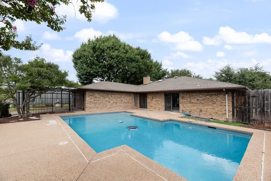 Single Family Residence For Sale in Collin County , 2520 Coleshire Drive, Plano, Texas 75075, 4 Bedroom, 3 Bathroom, 2 Garage spaces, 2,352 Sqft, built in 1972, mls#21330081, Real Estate Agent in Plano, Homes For Sale in Collin county, Homes For Sale in Plano, Realtor in Plano Texas, Real Estate Brokerage Independent Realty Texas, Luminita Cordes Realtor