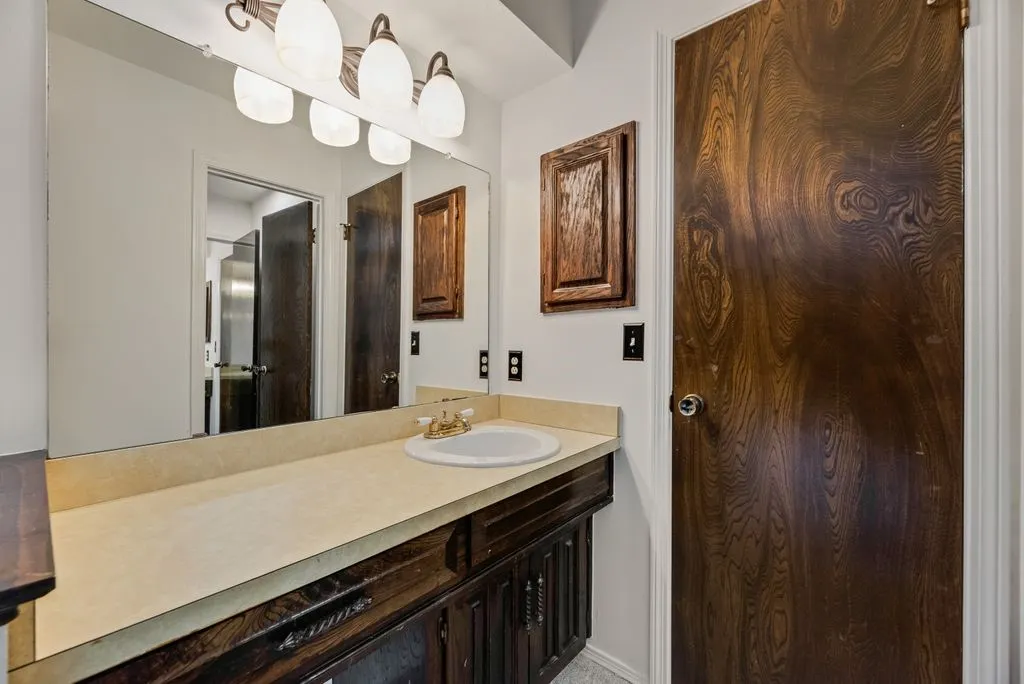Single Family Residence For Sale in Collin County , 2520 Coleshire Drive, Plano, Texas 75075, 4 Bedroom, 3 Bathroom, 2 Garage spaces, 2,352 Sqft, built in 1972, mls#21330081, Real Estate Agent in Plano, Homes For Sale in Collin county, Homes For Sale in Plano, Realtor in Plano Texas, Real Estate Brokerage Independent Realty Texas, Luminita Cordes Realtor