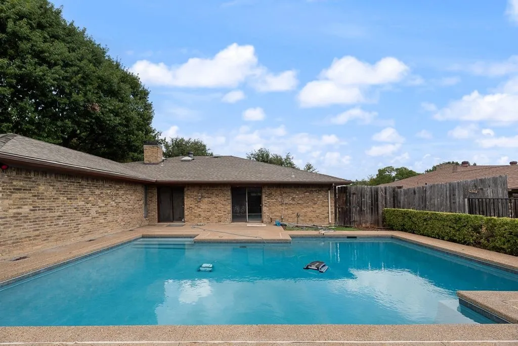 Single Family Residence For Sale in Collin County , 2520 Coleshire Drive, Plano, Texas 75075, 4 Bedroom, 3 Bathroom, 2 Garage spaces, 2,352 Sqft, built in 1972, mls#21330081, Real Estate Agent in Plano, Homes For Sale in Collin county, Homes For Sale in Plano, Realtor in Plano Texas, Real Estate Brokerage Independent Realty Texas, Luminita Cordes Realtor