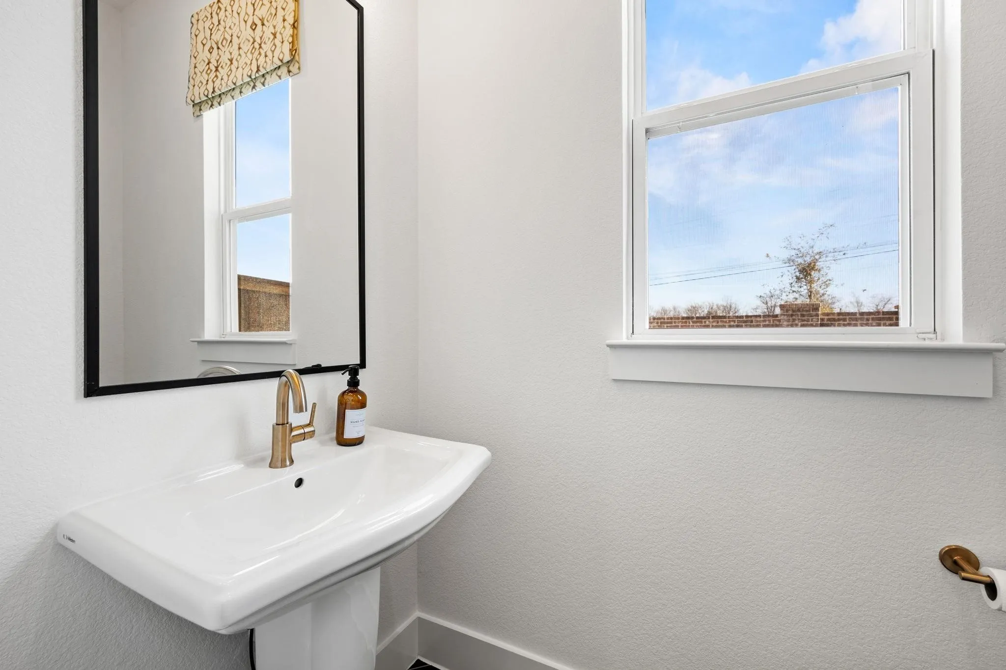 Single Family Residence For Sale in Collin County , 101 Chestnut Street, Celina, Texas 75009, 3 Bedroom, 3 Bathroom, 2 Garage spaces, 2,499 Sqft, built in 2025, mls#21329901, Real Estate Agent in Celina, Homes For Sale in Collin county, Homes For Sale in Celina, Realtor in Celina Texas, Real Estate Brokerage Independent Realty Texas, Luminita Cordes Realtor