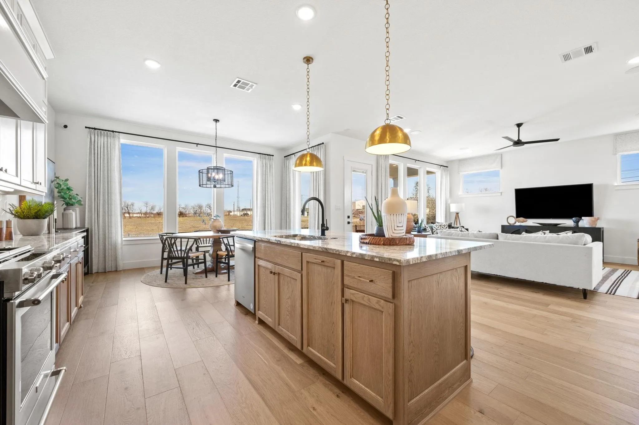Single Family Residence For Sale in Collin County , 101 Chestnut Street, Celina, Texas 75009, 3 Bedroom, 3 Bathroom, 2 Garage spaces, 2,499 Sqft, built in 2025, mls#21329901, Real Estate Agent in Celina, Homes For Sale in Collin county, Homes For Sale in Celina, Realtor in Celina Texas, Real Estate Brokerage Independent Realty Texas, Luminita Cordes Realtor