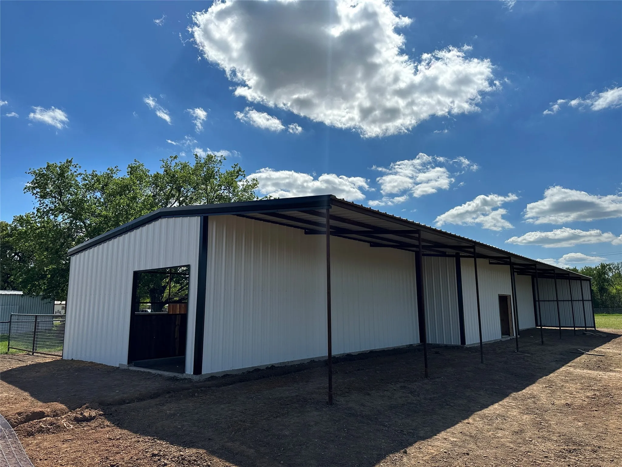 Single Family Residence For Sale in Johnson County , 711 County Road 701, Cleburne, Texas 76031, 3 Bedroom, 2 Bathroom, Garage spaces, 1,500 Sqft, built in 2024, mls#21329665, Real Estate Agent in Cleburne, Homes For Sale in Johnson county, Homes For Sale in Cleburne, Realtor in Cleburne Texas, Real Estate Brokerage Independent Realty Texas, Luminita Cordes Realtor