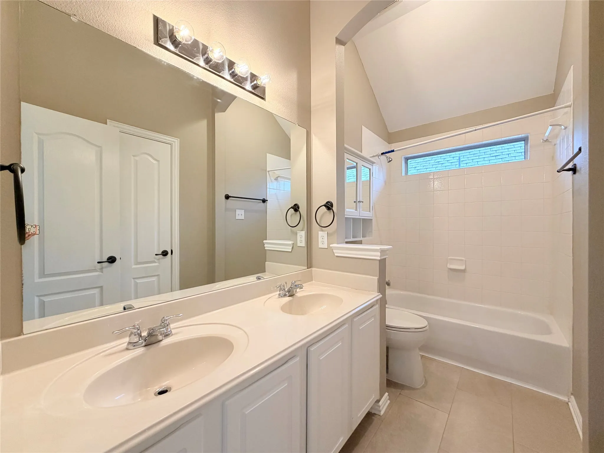 Single Family Residence For Rent in Denton County , 2800 Appaloosa Court, Little Elm, Texas 75068, 5 Bedroom, 4 Bathroom, 2 Garage spaces, 3,451 Sqft, built in 2007, mls#21330149, Real Estate Agent in Little Elm, Homes For Rent in Denton county, Homes For Rent in Little Elm, Realtor in Little Elm Texas, Real Estate Brokerage Independent Realty Texas, Luminita Cordes Realtor