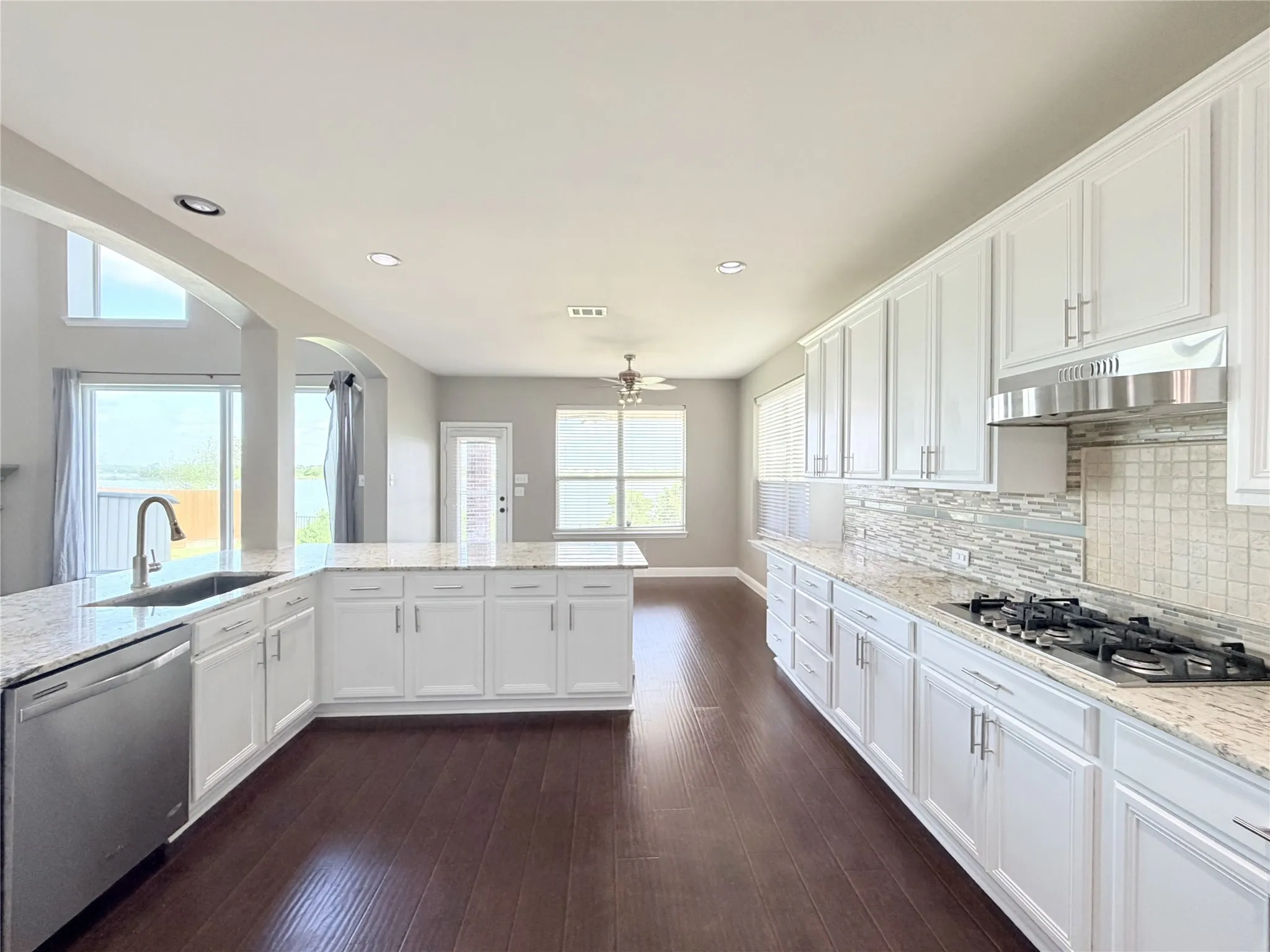 Single Family Residence For Rent in Denton County , 2800 Appaloosa Court, Little Elm, Texas 75068, 5 Bedroom, 4 Bathroom, 2 Garage spaces, 3,451 Sqft, built in 2007, mls#21330149, Real Estate Agent in Little Elm, Homes For Rent in Denton county, Homes For Rent in Little Elm, Realtor in Little Elm Texas, Real Estate Brokerage Independent Realty Texas, Luminita Cordes Realtor
