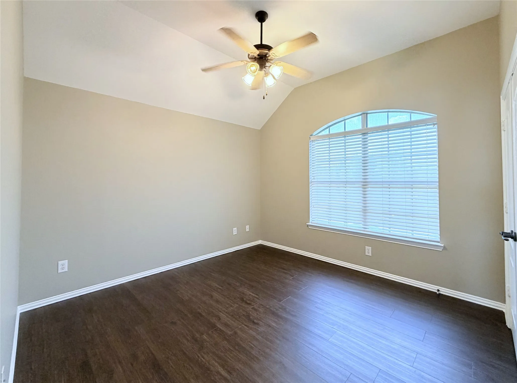 Single Family Residence For Rent in Denton County , 2800 Appaloosa Court, Little Elm, Texas 75068, 5 Bedroom, 4 Bathroom, 2 Garage spaces, 3,451 Sqft, built in 2007, mls#21330149, Real Estate Agent in Little Elm, Homes For Rent in Denton county, Homes For Rent in Little Elm, Realtor in Little Elm Texas, Real Estate Brokerage Independent Realty Texas, Luminita Cordes Realtor